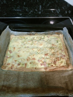 Una foto de Quiche lorraine de flores de calabaza