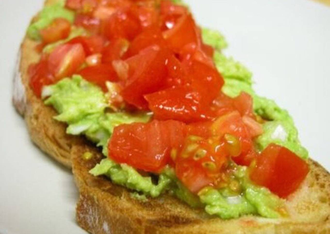 Tosta de aguacate y tomate. π₯π