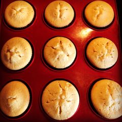 A picture of Vanilla Cupcakes.