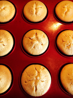A picture of Vanilla Cupcakes.