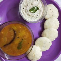 A picture of Idli sambhar.
