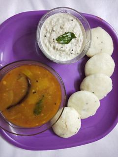 A picture of Idli sambhar.
