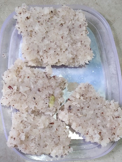 தேங்காய் பர்ஃபி (Thenkaai burfi recipe in tamil) செய்முறை முக்கிய புகைப்படம்