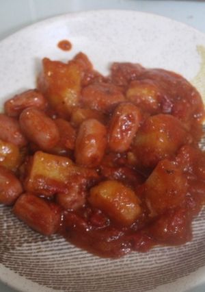 Una foto de Mini salchichas con tomate