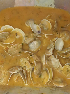 Una foto de Almejas en salsa
