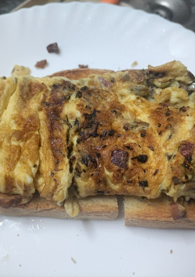 Una foto de Tortilla de champiñones y jamón