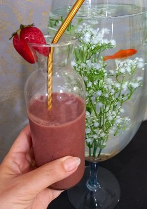 عکسی از دستور معجون موز و توت فرنگی