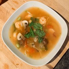 A picture of Tom yum soup.