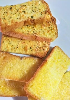 รูปของ ขนมปังเนย/กระเทียมอบกรอบ 🍞🧈🧄 (จากหม้ออบลมร้อน)
