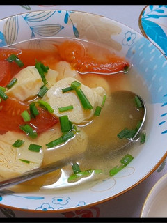 Hình của món Canh cà chua nấu đậu hũ non.