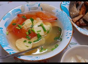 Hình của món Canh cà chua nấu đậu hũ non.