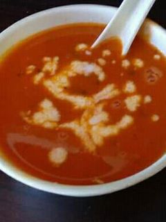 क्रीमी टोमेटो सूप (Creamy tomato soup recipe in Hindi) रेसिपी मुख्य फोटो