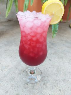 Una foto de Tequila Pomegranate Cóctel🍹