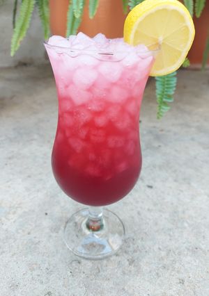Una foto de Tequila Pomegranate Cóctel🍹