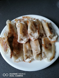 A picture of Fried Dumpling.