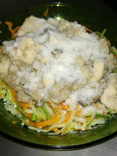 Una foto de "Spaghetti" de calabacín y zanahoria