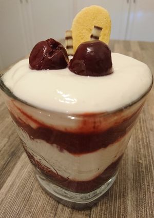 Meggyes mascaronés pohárkrém recept fotója