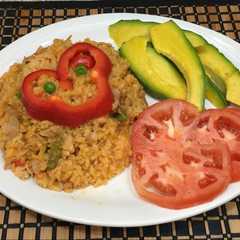 Una foto de Arroz con pollo a la chorrera