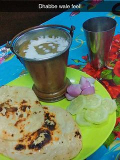 दाल मखानी और नान (Dal Makhani aur naan recipe in Hindi) रेसिपी मुख्य फोटो