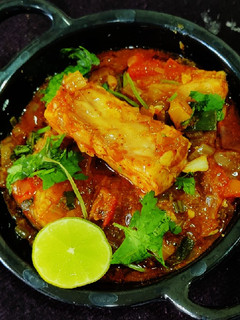 पंजाबी फिश करी(PUNJABI FISH CURRY RECIPE IN HINDI) रेसिपी मुख्य फोटो
