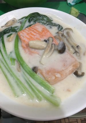 Foto resep Salmon with White Sauce