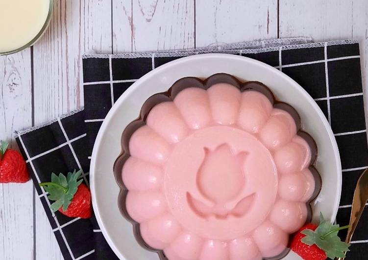 27. Puding Strawberry Coklat