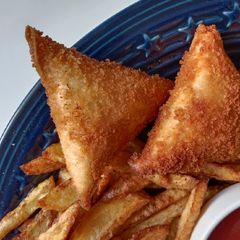 A picture of Alo Crispy Samose.