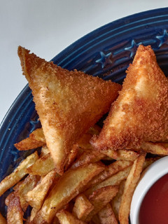 A picture of Alo Crispy Samose.
