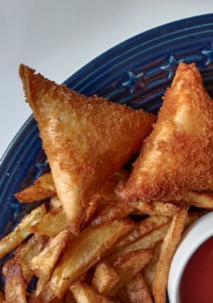 A picture of Alo Crispy Samose.