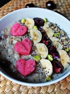 Una foto de Porridge de cereales, semillas y mijo