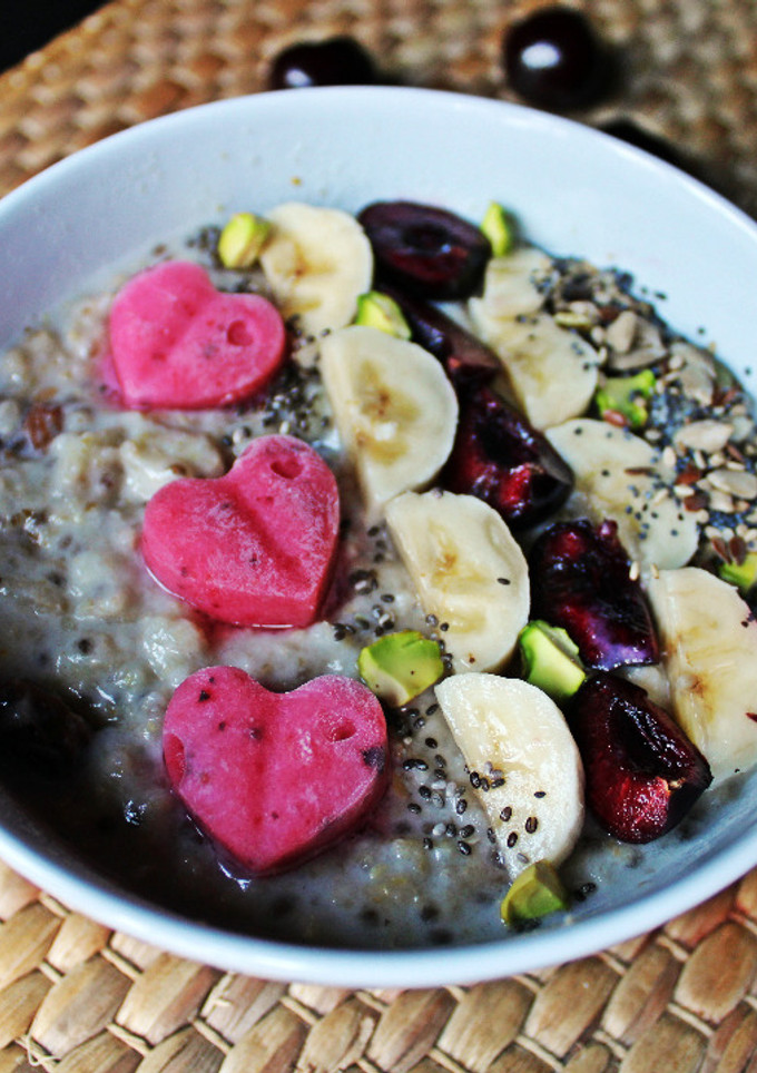 Una foto de Porridge de cereales, semillas y mijo