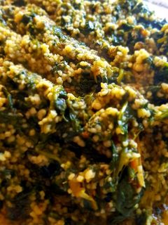 Una foto de Cous Cous con espinacas