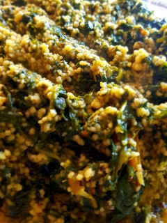 Una foto de Cous Cous con espinacas