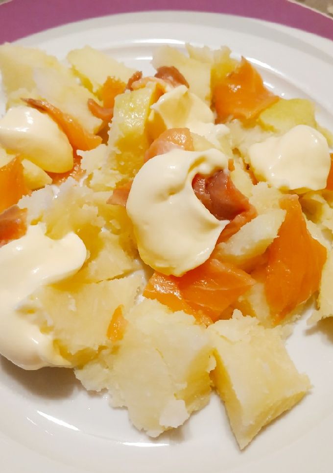 Una foto de Patatas con Salmón ahumado