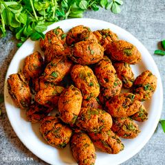 A picture of Methi Muthiya.