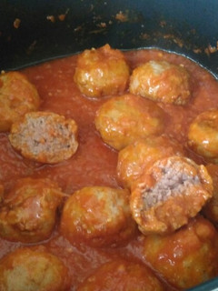 Una foto de Albóndigas caseras con tomate