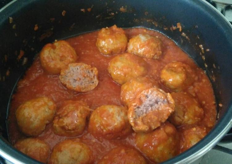 Albóndigas caseras con tomate