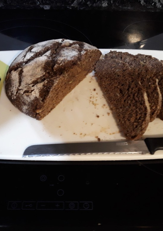 Una foto de Pan negro ó pa negre