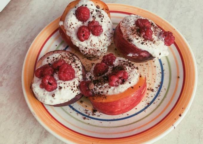 Насыпной пирог с персиками и творогом