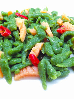 Foto di Spätzle di spinaci con cuore di salmone affumicato