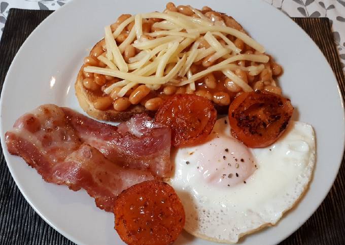 English breakfast con alubias, bacon y huevo Receta de Marta GC- Cookpad