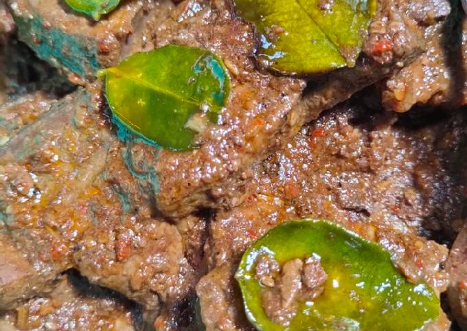 Bagaimana Menyiapkan Krengsengan daging kambing dan hati sapi, Lezat