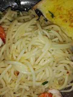 Foto resep Spagheti Aglio E Olio with Garlic Bread