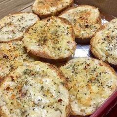 A picture of Cheesy Garlic Bread.