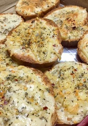 A picture of Cheesy Garlic Bread.
