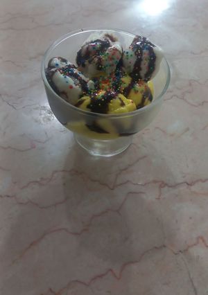 عکسی از دستور بستنی سنتی با زعفران و سس شکلات