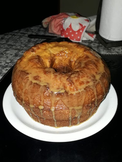 Una foto de Budín de dulce de leche con salsa Dulce de leche
