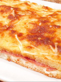 Una foto de Pastel pan de molde queso y bacon