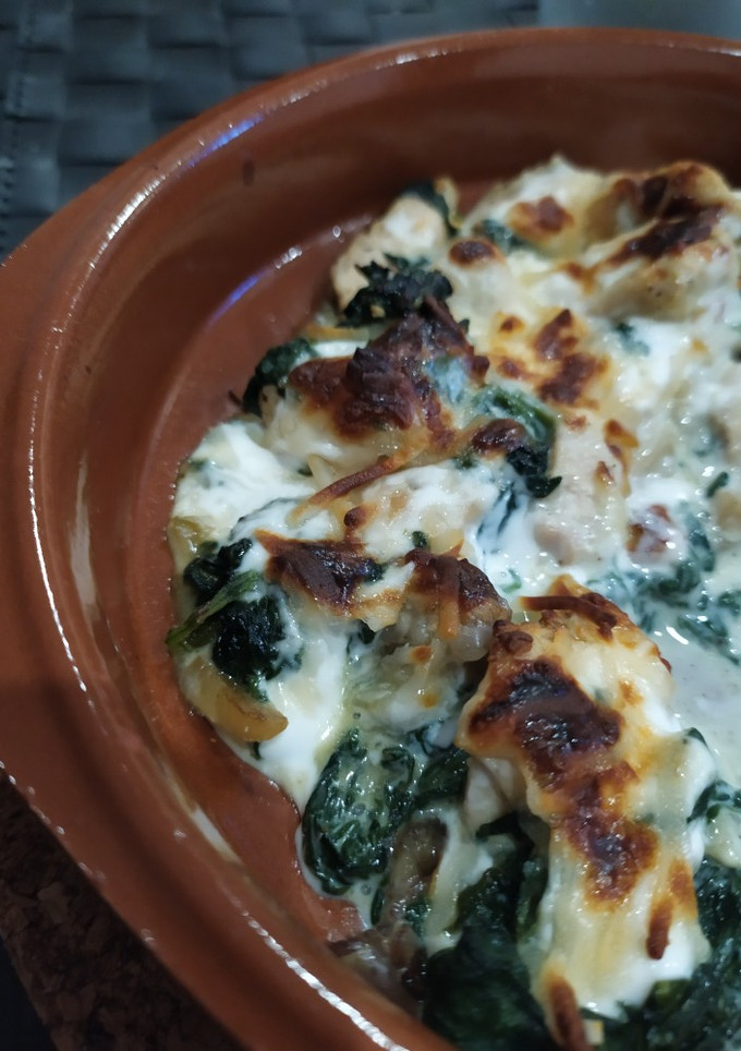 Una foto de Espinacas gratinadas con pollo