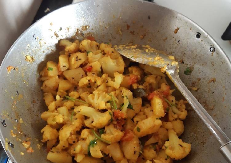 Dry Cauliflower potatoes veggie